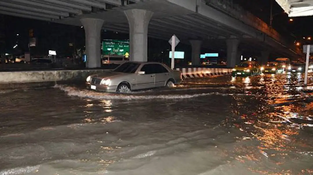 กทม.แจงปัญหาน้ำท่วม เกิดจากฝนตกหนักเข้าขั้นวิกฤต กทม.แจงปัญหาน้ำท่วม เกิดจากฝนตกหนักเข้าขั้นวิกฤต