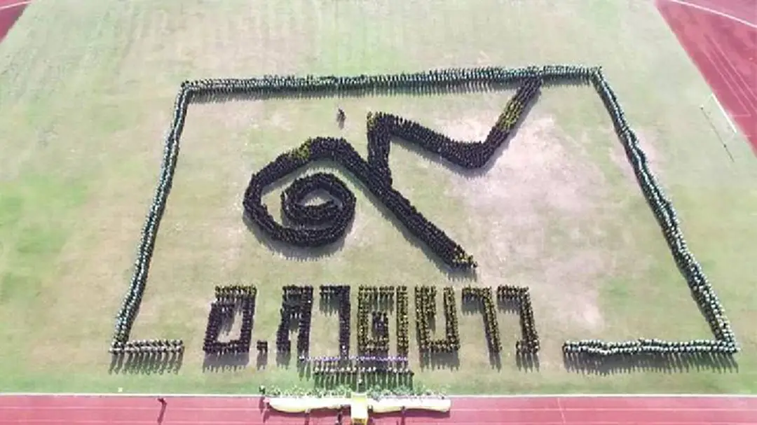 จิตอาสานครสวรรค์ถวายสัตย์หน้าพระบรมฉายาลักษณ์ ร.10 - แปรอักษรบอกรักในหลวง ร.9 จิตอาสานครสวรรค์ถวายสัตย์หน้าพระบรมฉายาลักษณ์ ร.10 - แปรอักษรบอกรักในหลวง ร.9