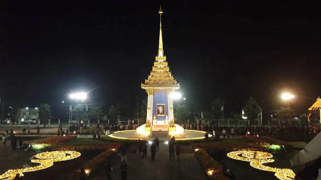 จิตอาสาฯยะลาประดับดอกดาวเรืองโดยรอบพระเมรุมาศจำลองให้สวยงามสมพระเกียรติเสร็จสิ้นแล้ว จิตอาสาฯยะลาประดับดอกดาวเรืองโดยรอบพระเมรุมาศจำลองให้สวยงามสมพระเกียรติเสร็จสิ้นแล้ว