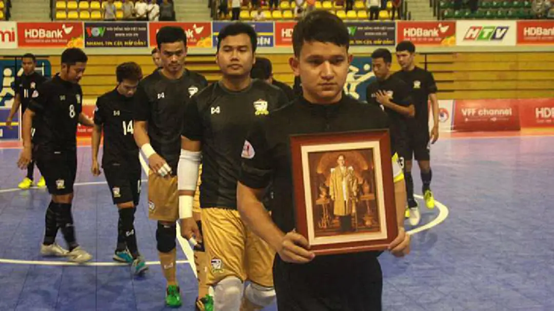 ชัยชนะเพื่อในหลวง ร.9 โต๊ะเล็กไทย ถล่ม สปป.ลาว 14-0 ฟุตซอลชิงแชมป์อาเซียน