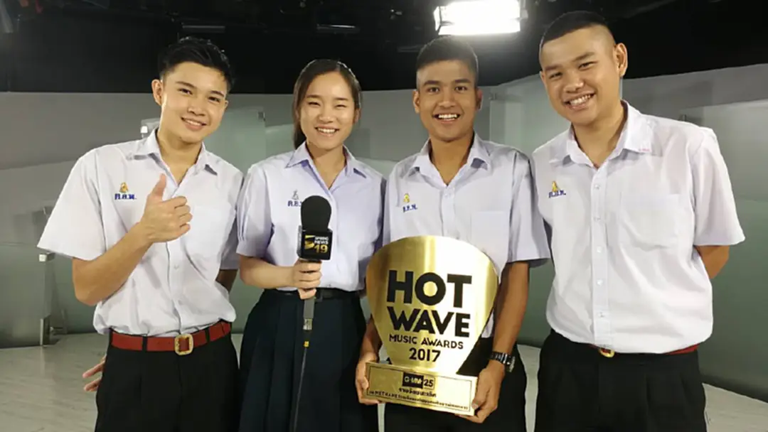 “มีเทน” 6 ปีที่รอคอย คว้าแชมป์ Hotwave Music Awards 2017 (มีคลิป) “มีเทน” 6 ปีที่รอคอย คว้าแชมป์ Hotwave Music Awards 2017 (มีคลิป)