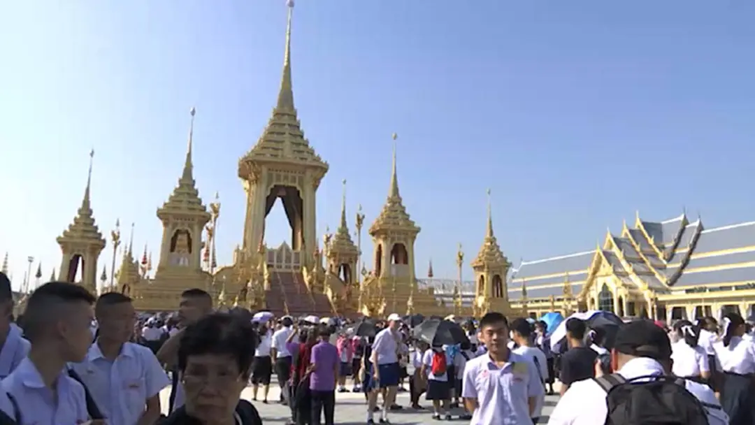 "เจ้าหน้าที่" วอนผู้เข้าชมพระเมรุมาศและนิทรรศการ ดูแลเรื่องวินัยซึ่งกันและกัน "เจ้าหน้าที่" วอนผู้เข้าชมพระเมรุมาศและนิทรรศการ ดูแลเรื่องวินัยซึ่งกันและกัน