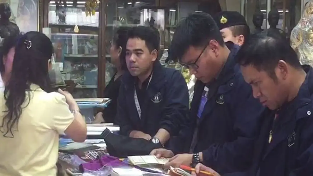 ล่าต้นตอโรงงานเหิม ผลิตเข็มที่ระลึกฯปลอม จ่อตรวจสอบเอาผิดฐานปลอมพระปรมาภิไธยฯ ล่าต้นตอโรงงานเหิม ผลิตเข็มที่ระลึกฯปลอม จ่อตรวจสอบเอาผิดฐานปลอมพระปรมาภิไธยฯ