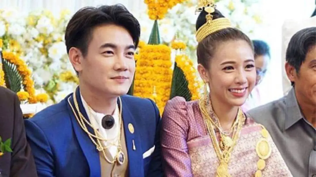 ชื่นมื่น “ฟลุค จิระ - แอปเปิ้ล สีสะเหงียน” วิวาห์หวานแบบฉบับไทย-ลาว ชื่นมื่น “ฟลุค จิระ - แอปเปิ้ล สีสะเหงียน” วิวาห์หวานแบบฉบับไทย-ลาว