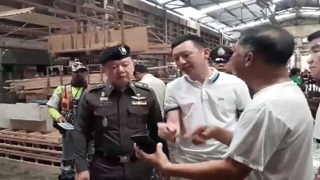 คืบหน้าเหตุไฟไหม้โรงงานเฟอร์นิเจอร์ซอยอ่อนนุช เสียหายกว่า 10 ล้านบาท คืบหน้าเหตุไฟไหม้โรงงานเฟอร์นิเจอร์ซอยอ่อนนุช เสียหายกว่า 10 ล้านบาท