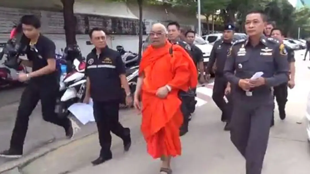 สอบเจ้าอาวาสวัดดังพัวพันคดีเงินทอนวัด อนาจารเด็ก ค้นกุฏิพบปืน-เครื่องกระสุนเพียบ สอบเจ้าอาวาสวัดดังพัวพันคดีเงินทอนวัด อนาจารเด็ก ค้นกุฏิพบปืน-เครื่องกระสุนเพียบ