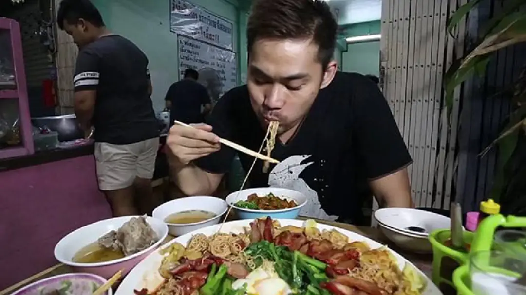 บะหมี่ชามยักษ์จุใจ หนุ่มลำปางท้าพิสูจน์ความเด็ดไม่เหมือนใคร บะหมี่ชามยักษ์จุใจ หนุ่มลำปางท้าพิสูจน์ความเด็ดไม่เหมือนใคร