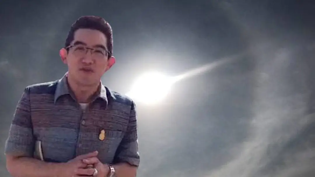 อัศจรรย์ "พระอาทิตย์ทรงกลด" วัดไตรมิตรฯ "อ.คฑา" อวยพร "รุ่งเรือง ราบรื่น รวย ร่มเย็น " อัศจรรย์ "พระอาทิตย์ทรงกลด" วัดไตรมิตรฯ "อ.คฑา" อวยพร "รุ่งเรือง ราบรื่น รวย ร่มเย็น "