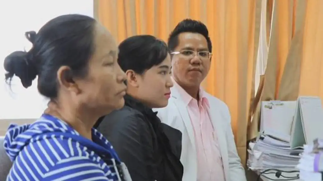 ครอบครัวสาวใช้พม่าเข้าให้ปากคำเพิ่มเติม เผยผลชันสูตรขัดแย้งกันเอง ครอบครัวสาวใช้พม่าเข้าให้ปากคำเพิ่มเติม เผยผลชันสูตรขัดแย้งกันเอง