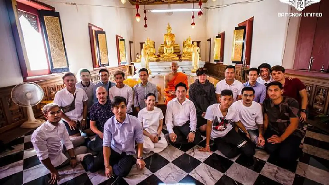 "สู่ร่มกาสาวพัสตร์" สรรวัชญ์ แข้งดังแบงค็อกลาอุปสมบทได้ฉายา "มหาปญฺโญ" "สู่ร่มกาสาวพัสตร์" สรรวัชญ์ แข้งดังแบงค็อกลาอุปสมบทได้ฉายา "มหาปญฺโญ"