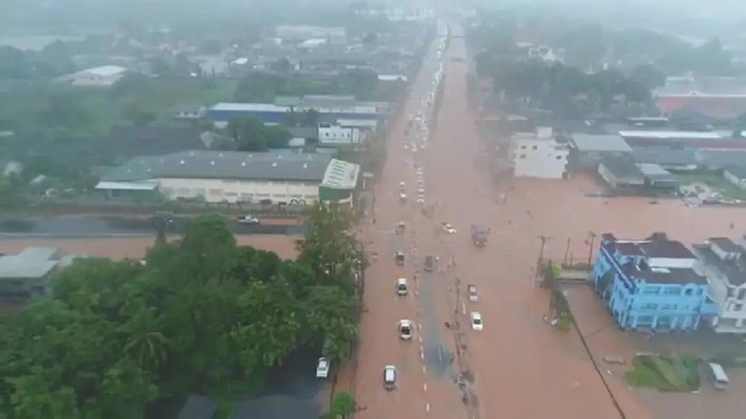 สุราษฎร์ท่วมแล้ว8อำเภอ ฝนยังหนักต่อเนื่อง รร.ประกาศปิด