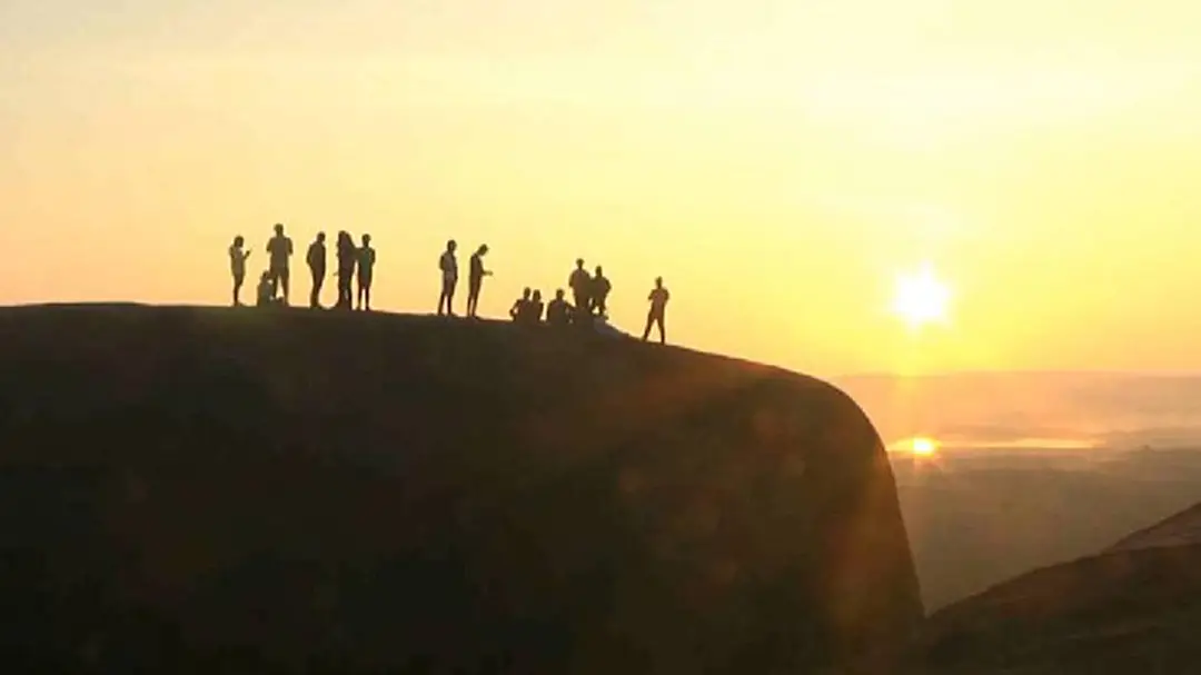 ชมพระอาทิตย์ขึ้นบนหินสามวาฬ แหล่งท่องเที่ยวดังบึงกาฬ