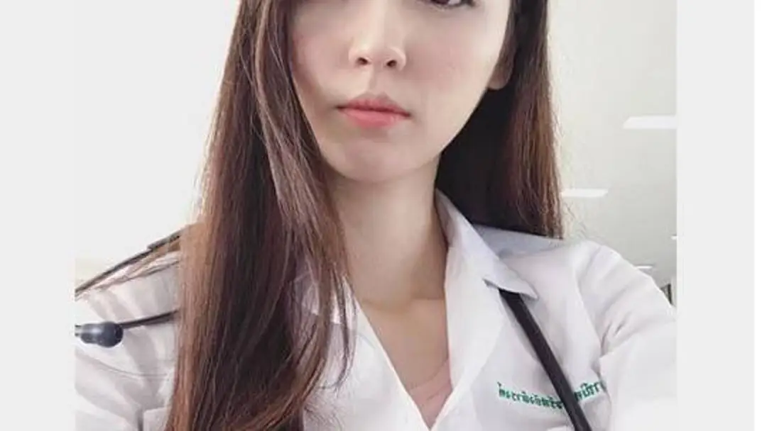 ไม่น่าล่ะเจ็บกันจัง!! ชมความน่ารักของ “หมอเฟิร์น” แพทย์คนสวยประจำสนามศรีนครลำดวน ไม่น่าล่ะเจ็บกันจัง!! ชมความน่ารักของ “หมอเฟิร์น” แพทย์คนสวยประจำสนามศรีนครลำดวน