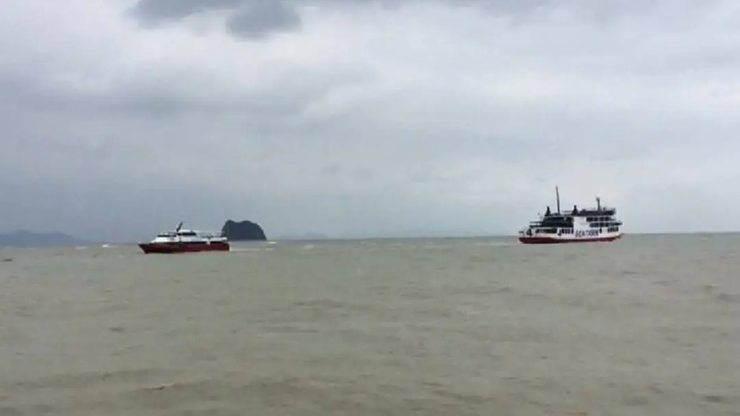 หยุดเดินเรือ ชุมพร-เกาะเต่า ถึง 7 พ.ย. หนีคลื่นแรงสูง 3 ม. หยุดเดินเรือ ชุมพร-เกาะเต่า ถึง 7 พ.ย. หนีคลื่นแรงสูง 3 ม.