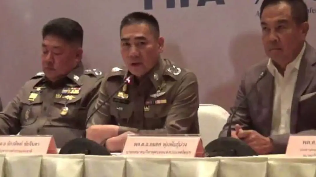 จักรทิพย์ถ่อมตัว ไร้ทาบนั่งเก้าอี้รัฐมนตรี จักรทิพย์ถ่อมตัว ไร้ทาบนั่งเก้าอี้รัฐมนตรี