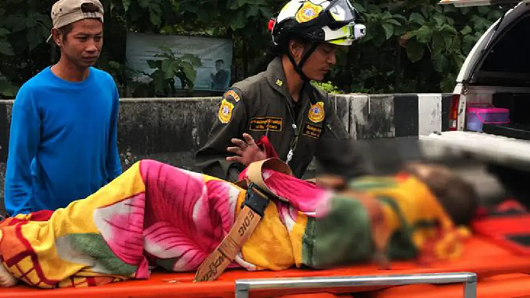 สลด! เด็กจุดไฟแช็กใกล้ถังทินเนอร์ระเบิด โดนคลอกทั้งตัวสาหัส สลด! เด็กจุดไฟแช็กใกล้ถังทินเนอร์ระเบิด โดนคลอกทั้งตัวสาหัส