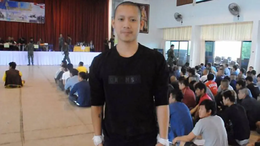 เบิ้ลปทุมราชรายงานตัวรับใช้ชาติ 2 ปี แฟนๆแห่กรี๊ดส่ง เบิ้ลปทุมราชรายงานตัวรับใช้ชาติ 2 ปี แฟนๆแห่กรี๊ดส่ง