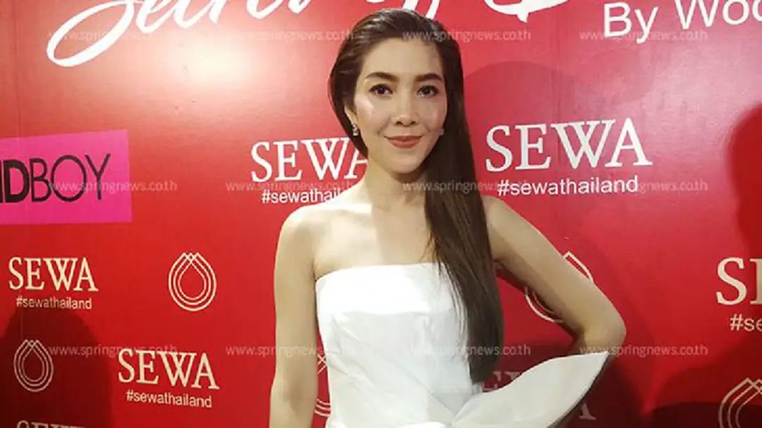 “วุ้นเส้น” เปิดตัวธุรกิจแก๊งค์นางฟ้าร่วมยินดี แต่! ไร้เงา "เจนี่" (มีคลิป) “วุ้นเส้น” เปิดตัวธุรกิจแก๊งค์นางฟ้าร่วมยินดี แต่! ไร้เงา "เจนี่" (มีคลิป)