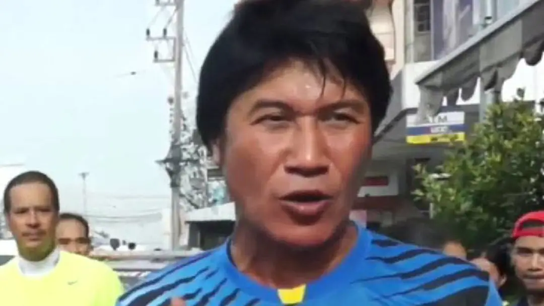 "เชษฐ์-อ่ำ" เริ่มวิ่งที่บ้านบึง สมทบทุน "ตูน บอดี้สแลม" "เชษฐ์-อ่ำ" เริ่มวิ่งที่บ้านบึง สมทบทุน "ตูน บอดี้สแลม"
