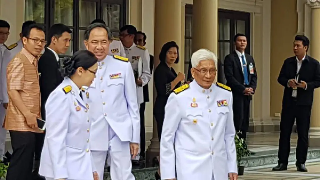 บิ๊กตู่นำครม.ประยุทธ์5ถวายสัตย์ ลุยทำงานทันทียึดปชช.เป็นหลัก บิ๊กตู่นำครม.ประยุทธ์5ถวายสัตย์ ลุยทำงานทันทียึดปชช.เป็นหลัก