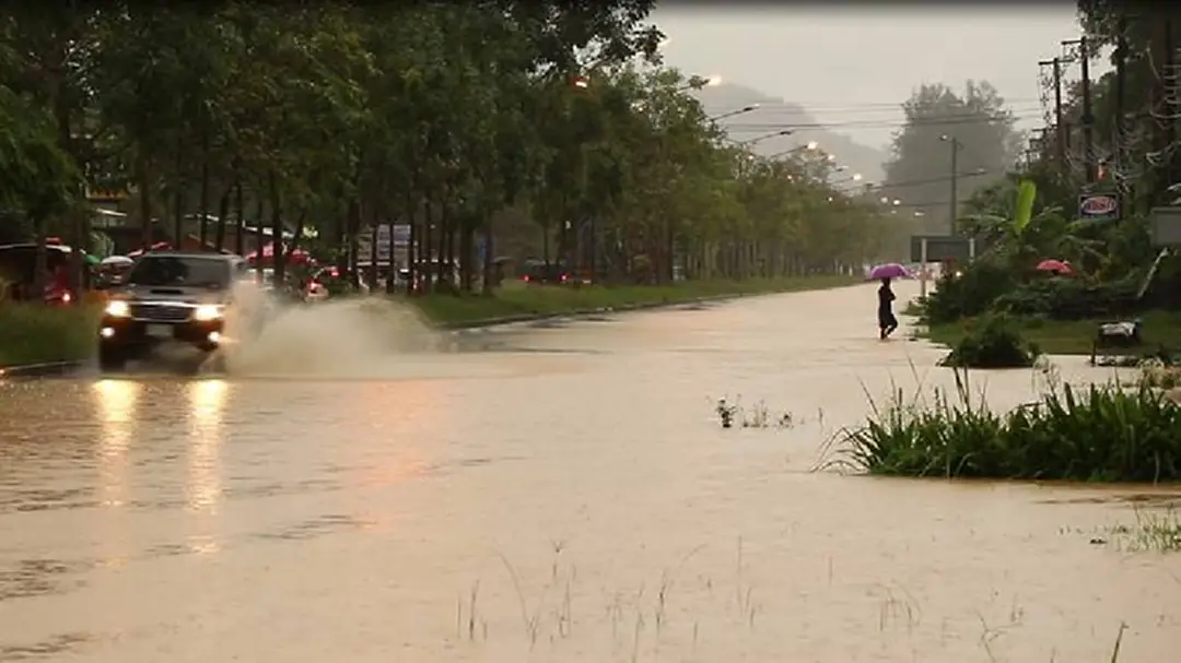 ตรังฝนหนัก24ชม.น้ำป่าหลากท่วมเพชรเกษม มี3อำเภอท่วมแล้ว ตรังฝนหนัก24ชม.น้ำป่าหลากท่วมเพชรเกษม มี3อำเภอท่วมแล้ว