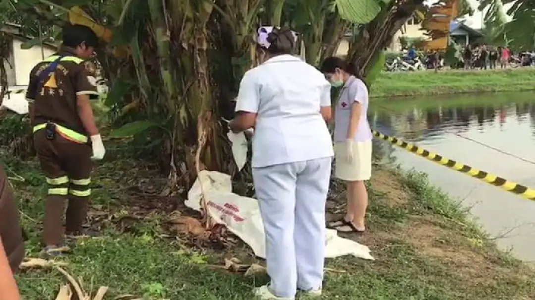 ฉุนขาด ฟันดาบตำรวจหน้าและศีรษะเละ เป็นศพอยู่ริมบ่อกุ้งนครชัยศรี ฉุนขาด ฟันดาบตำรวจหน้าและศีรษะเละ เป็นศพอยู่ริมบ่อกุ้งนครชัยศรี