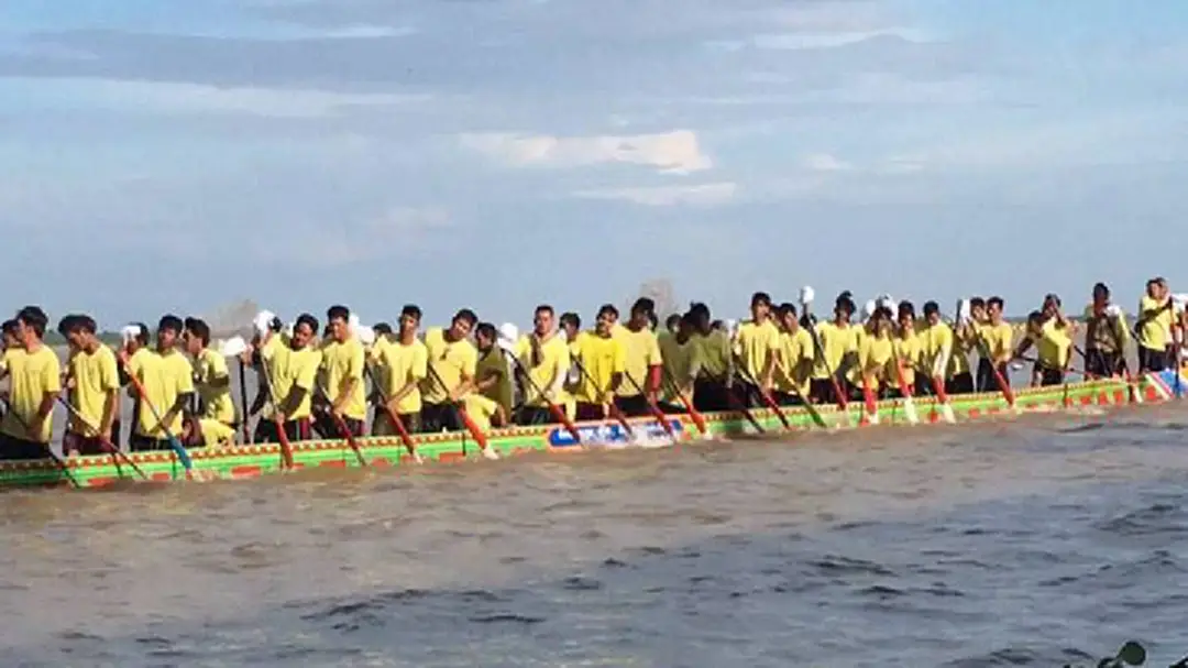 กัมพูชา จัดใหญ่แข่งเรือฉลองสิ้นสุดฤดูฝน ปชช.แห่ชมคึก! กัมพูชา จัดใหญ่แข่งเรือฉลองสิ้นสุดฤดูฝน ปชช.แห่ชมคึก!