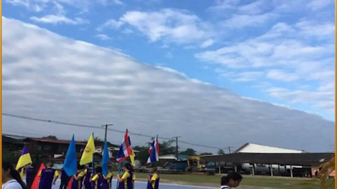 ชาวน่านฮือฮา! เมฆครึ่งฟ้าปกคลุมเมือง ชาวน่านฮือฮา! เมฆครึ่งฟ้าปกคลุมเมือง