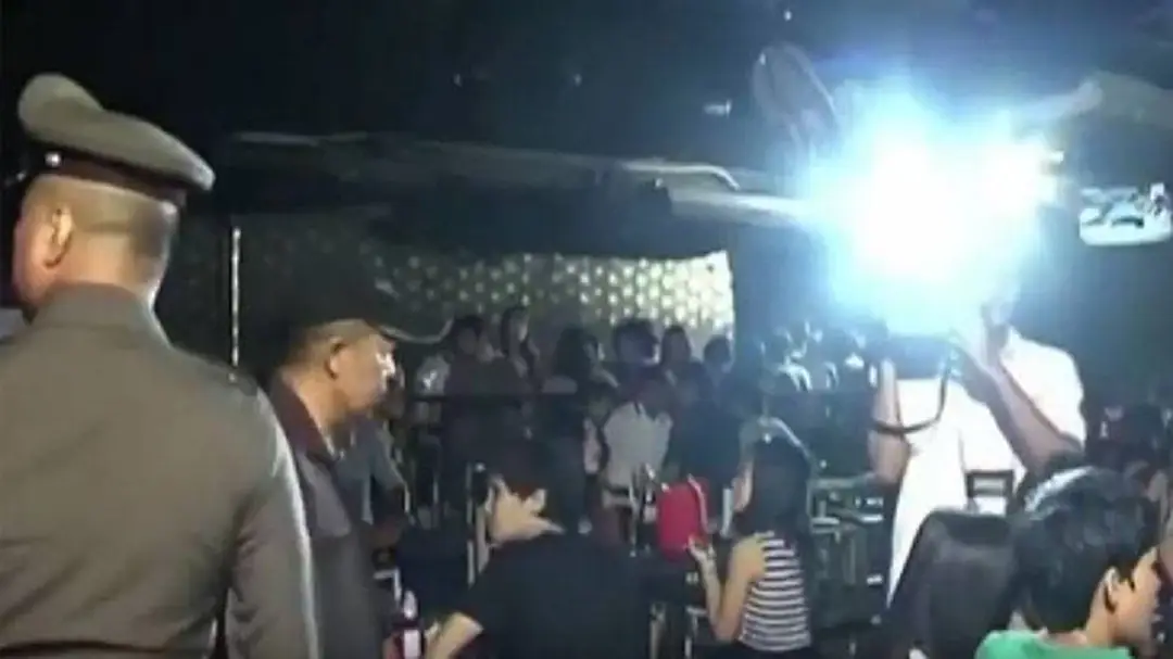 ปชช.ขอลุงตู่ไม่แก้กม.น้ำเมาเป็นของขวัญปีใหม่ให้เด็ก-เยาวชน ปชช.ขอลุงตู่ไม่แก้กม.น้ำเมาเป็นของขวัญปีใหม่ให้เด็ก-เยาวชน