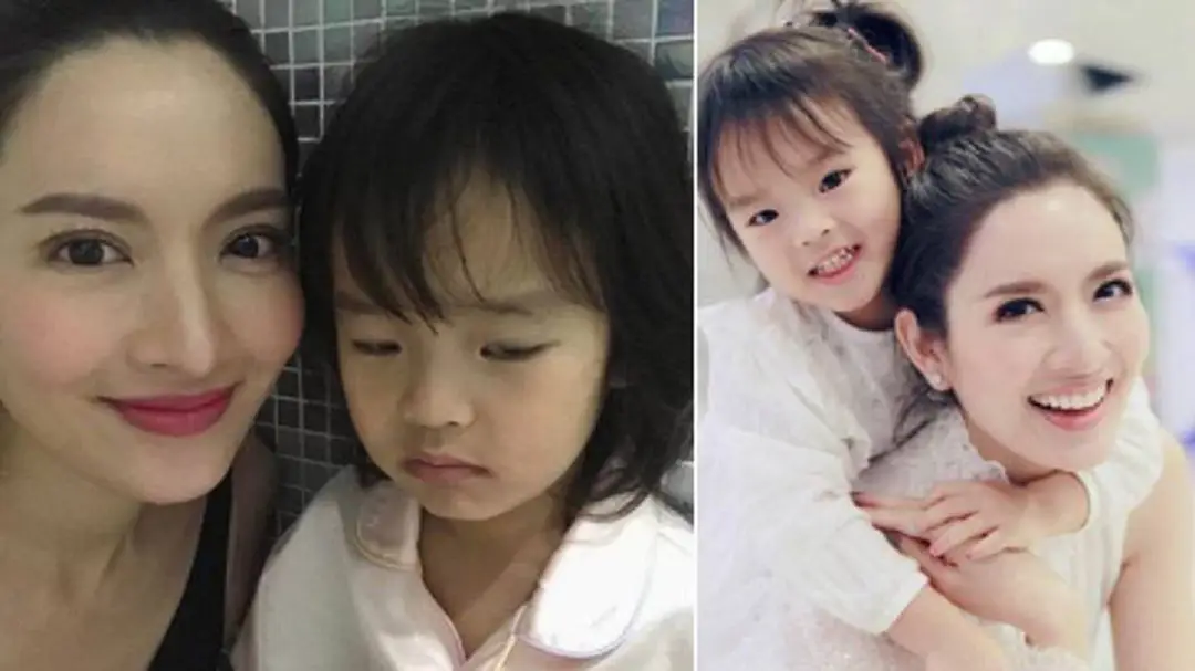 “น้องปีใหม่” กลัว “แม่แอฟ” หาย? ยอมนั่งหลับเฝ้าถึงในห้องน้ำ! “น้องปีใหม่” กลัว “แม่แอฟ” หาย? ยอมนั่งหลับเฝ้าถึงในห้องน้ำ!
