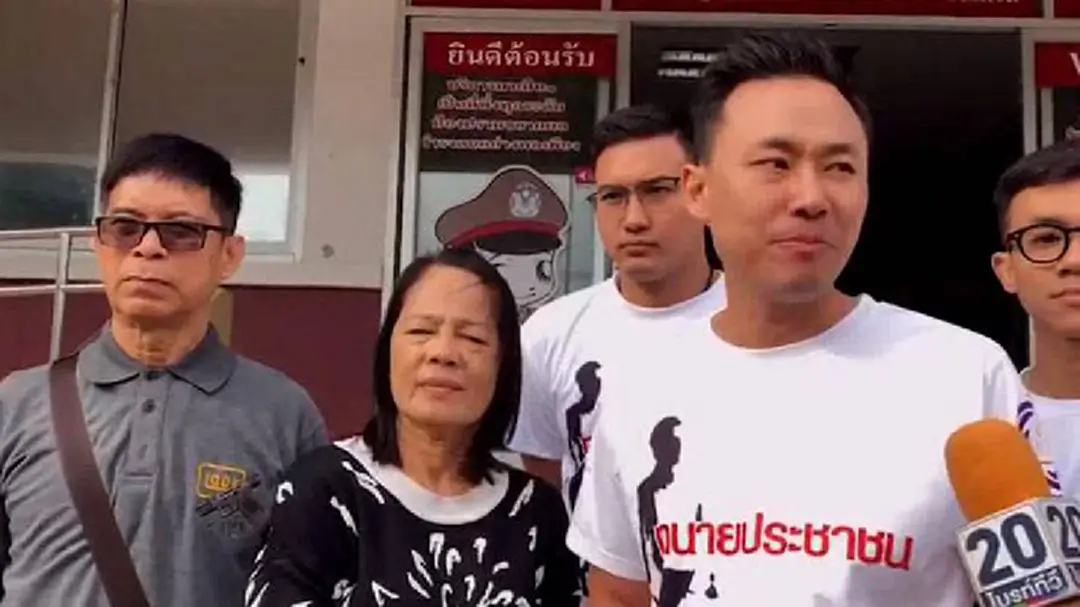 "อดีตตร.-ทนาย" พบ จนท.ให้ปากคำเพิ่ม เชื่อ! มีการจัดฉากลอตเตอรี 30 ล้าน "อดีตตร.-ทนาย" พบ จนท.ให้ปากคำเพิ่ม เชื่อ! มีการจัดฉากลอตเตอรี 30 ล้าน