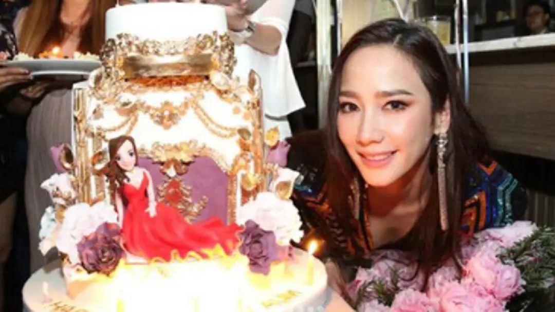 ตะลึ่งของขวัญวันเกิด “อั้ม พัชราภา” คาดราคาเกิน ล้าน! ตะลึ่งของขวัญวันเกิด “อั้ม พัชราภา” คาดราคาเกิน ล้าน!