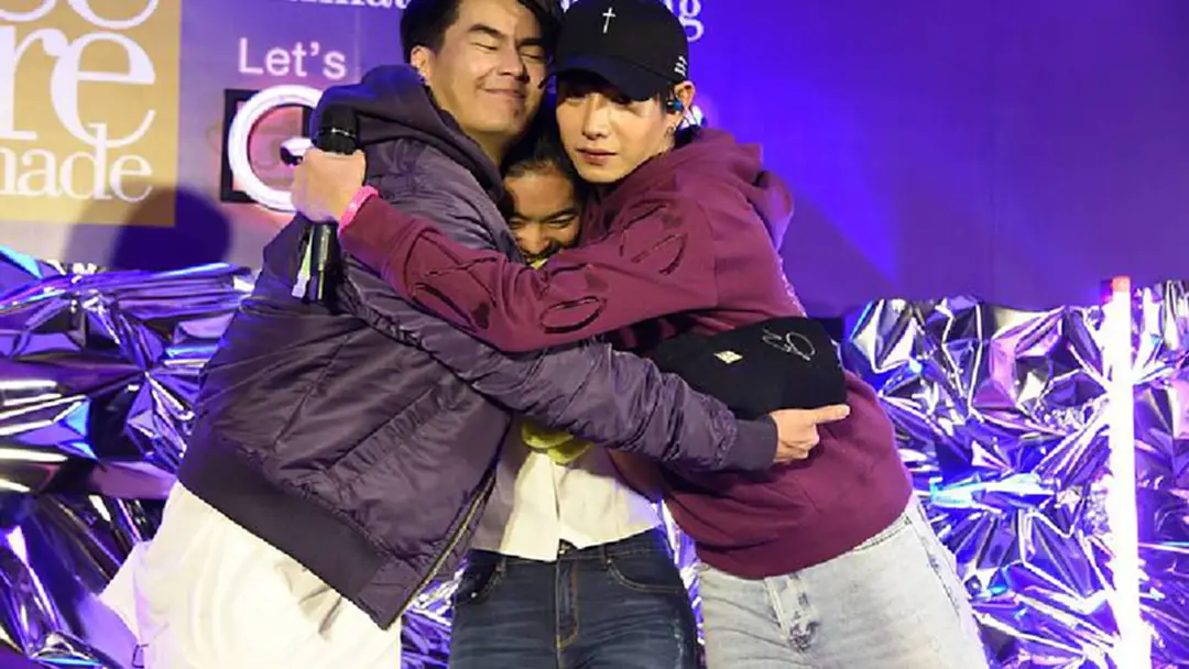 หนาวแบบนี้ต้องกอด เป๊ก ควง ฮั่น เพิ่มความอบอุ่นให้แฟนๆ