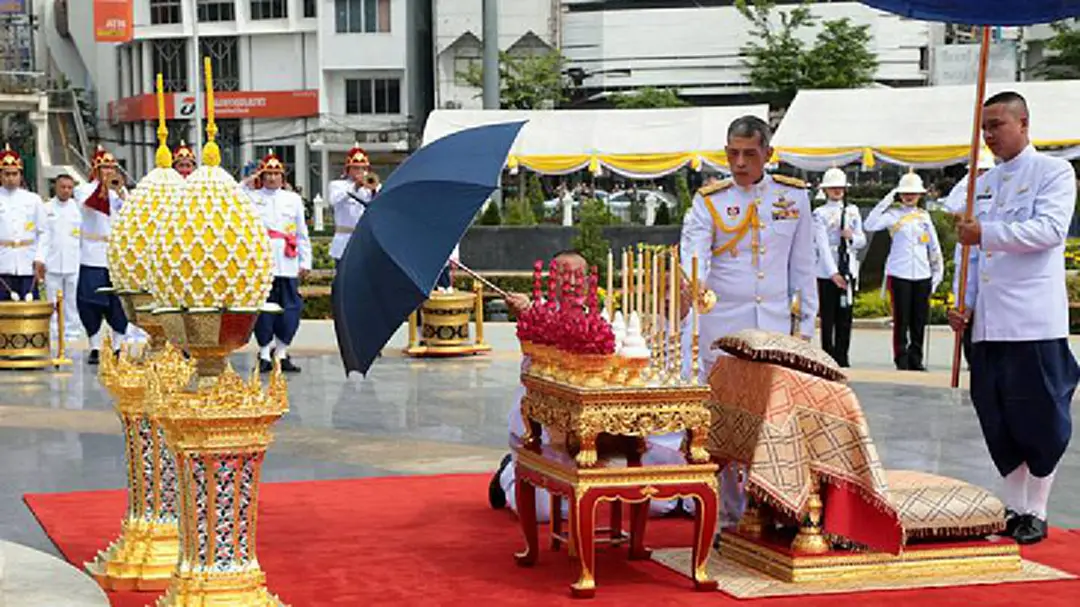 ร.10 เสด็จฯถวายราชสักการะ พระบรมราชานุสาวรีย์ สมเด็จพระเจ้าตากสินมหาราช ร.10 เสด็จฯถวายราชสักการะ พระบรมราชานุสาวรีย์ สมเด็จพระเจ้าตากสินมหาราช