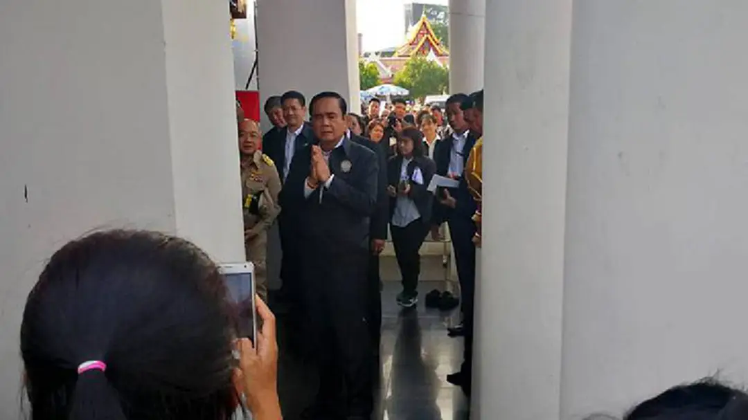 นายกฯลงพื้นที่พิษณุโลก กราบพระพุทธชินราช - ดูแผนประชารัฐ นายกฯลงพื้นที่พิษณุโลก กราบพระพุทธชินราช - ดูแผนประชารัฐ