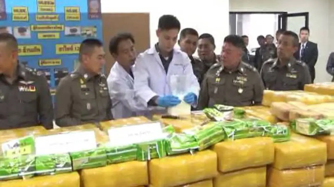 ผบ.ตร.เขียนแผนตั้งด่านสกัดยาเสพติดเข้ากรุงรวบอีก10ล้านเม็ด ผบ.ตร.เขียนแผนตั้งด่านสกัดยาเสพติดเข้ากรุงรวบอีก10ล้านเม็ด