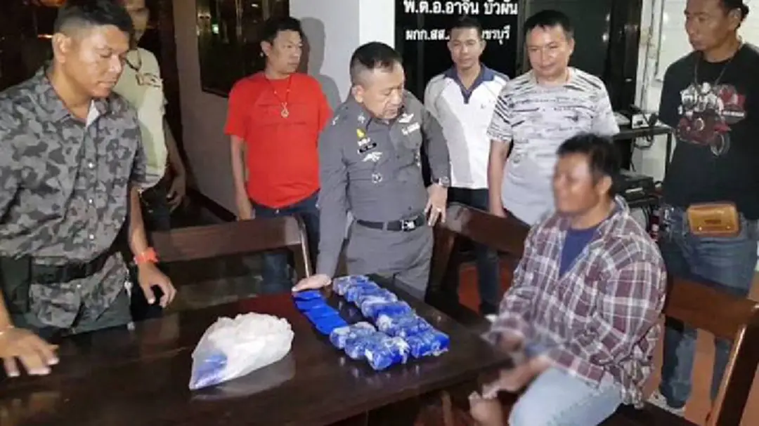 ตร.รวบพ่อค้ายา ล็อตใหญ่! ใน 2 จังหวัด ของกลางกว่า 3 หมื่นเม็ด ตร.รวบพ่อค้ายา ล็อตใหญ่! ใน 2 จังหวัด ของกลางกว่า 3 หมื่นเม็ด