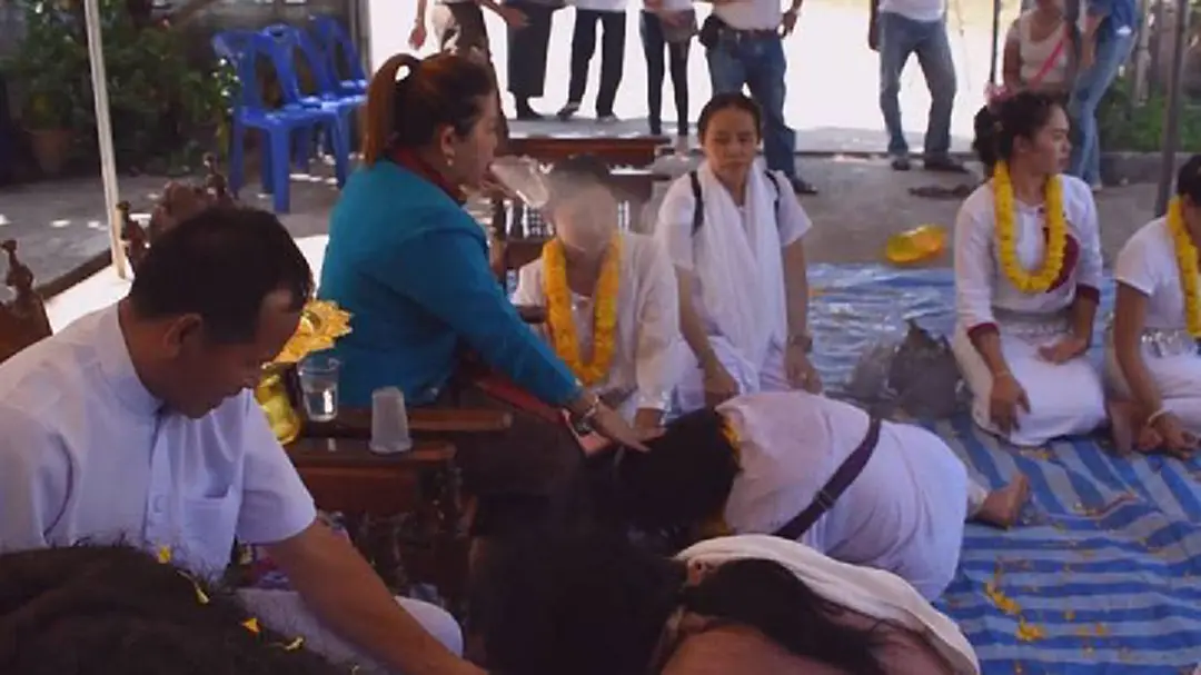 ฮือฮา! "ปู่พญานาค" ประทับร่างครูซี 8 ให้พรปีใหม่ชาวกาฬสินธุ์ ฮือฮา! "ปู่พญานาค" ประทับร่างครูซี 8 ให้พรปีใหม่ชาวกาฬสินธุ์