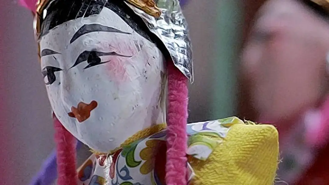 สักวันจะมีผู้สืบทอดวิชา ... 'ช่างฝีมือตุ๊กตากระดาษ' ในมาเลเซีย สักวันจะมีผู้สืบทอดวิชา ... 'ช่างฝีมือตุ๊กตากระดาษ' ในมาเลเซีย