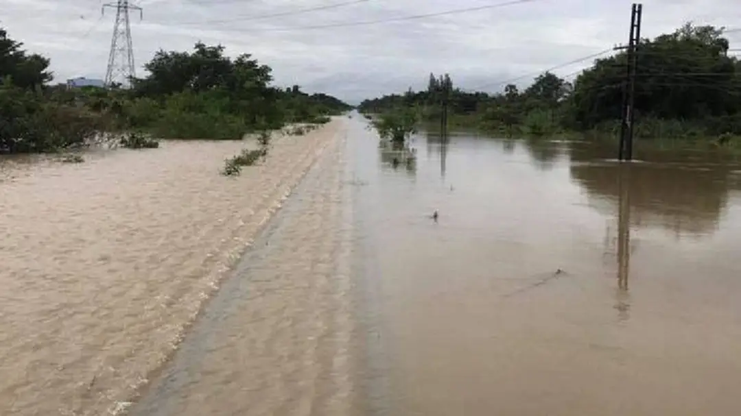 น้ำท่วมรางรฟท.ประกาศเดินรถเข้านครศรีฯ แค่สถานีทุ่งสง น้ำท่วมรางรฟท.ประกาศเดินรถเข้านครศรีฯ แค่สถานีทุ่งสง