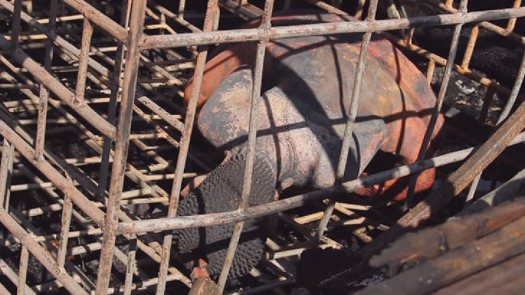 เสียงร้องระงม! ชาวอุดรฯ ยืนดูเพลิงโหม ศาลา "หลวงพ่อพระบาง" ทั้งน้ำตา