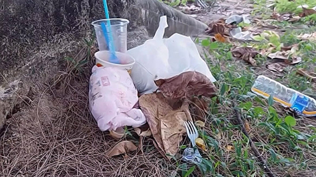 ปัญหาที่แก้ไม่ได้! ขยะเกลื่อนหาดบางสัก จ.พังงา หลังเทศกาลปีใหม่