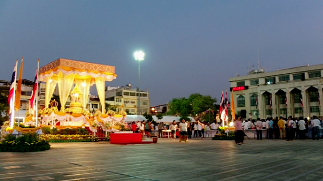 กทม. ทำบุญตักบาตร เนื่องใน 'วันขึ้นปีใหม่ 2561'