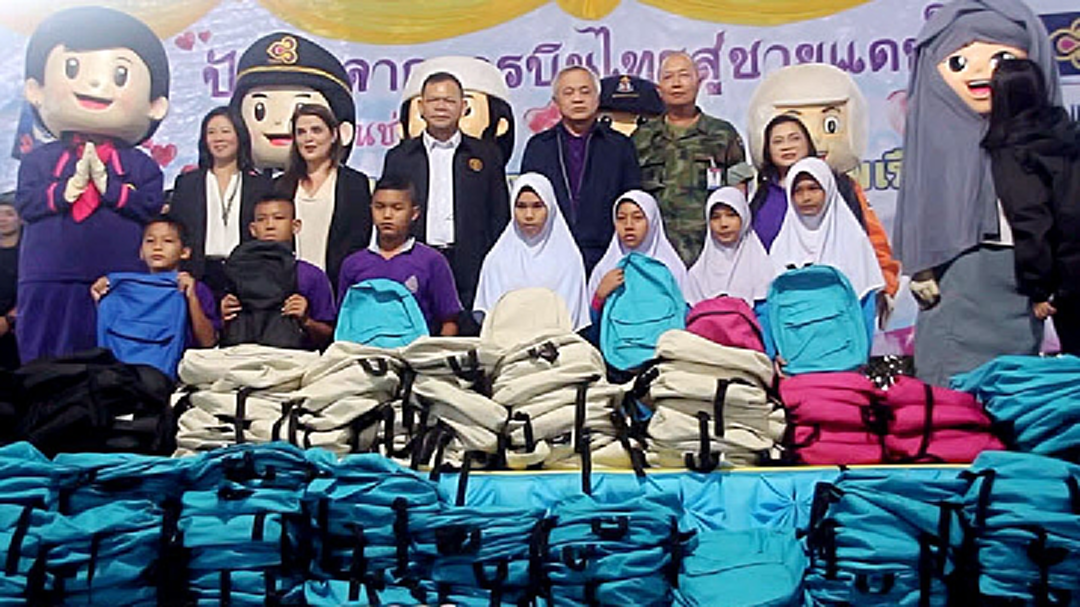 "บินไทย" มอบความสุขแก่ "เด็กชายแดนใต้"