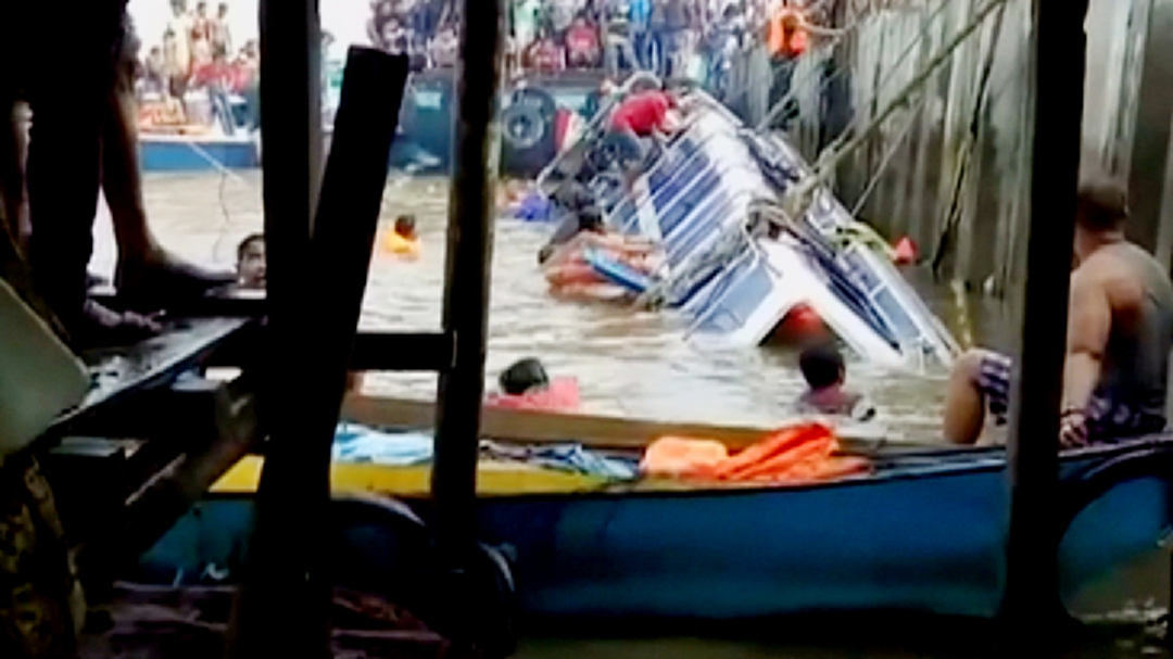 เรือข้ามฟากอินโดฯ อับปาง! ดับ 8 สูญหาย 7
