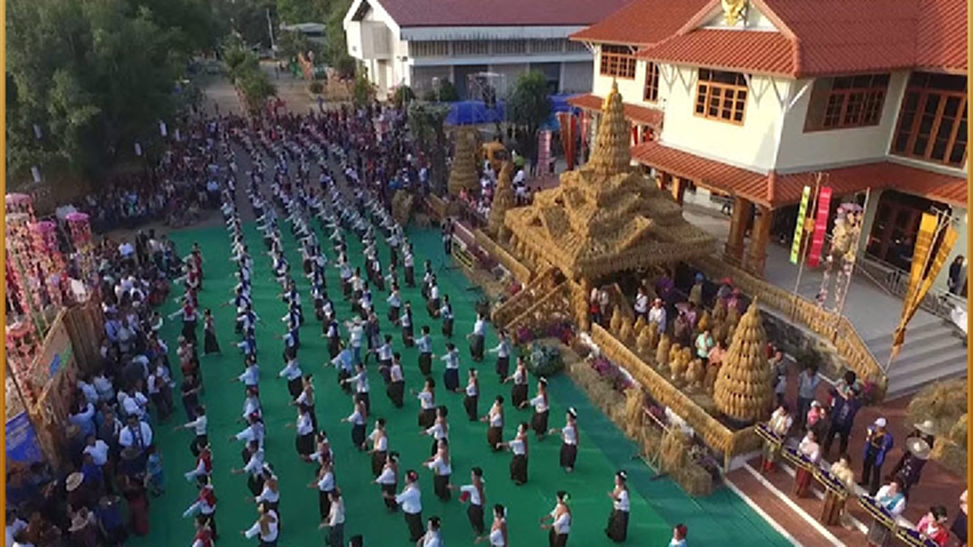 จ.ยโสธร สร้างปราสาทรวงข้าวในประเพณี “บุญกุ้มข้าวใหญ่”