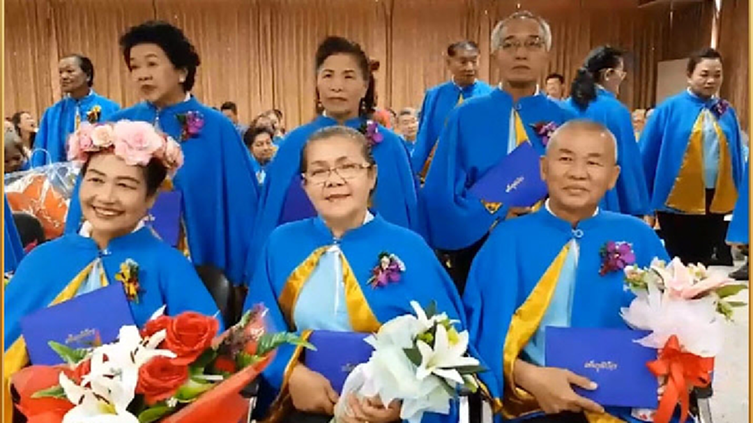 ไม่มีใครแก่เกินเรียน! ผู้สูงอายุระยองตบเท้าเข้ารับวุฒิบัตร ไม่มีใครแก่เกินเรียน! ผู้สูงอายุระยองตบเท้าเข้ารับวุฒิบัตร
