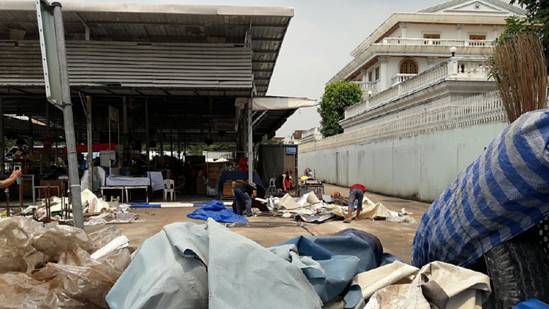 ป้าทุบรถไม่เชื่อรื้อตลาดจริง ป้าทุบรถไม่เชื่อรื้อตลาดจริง