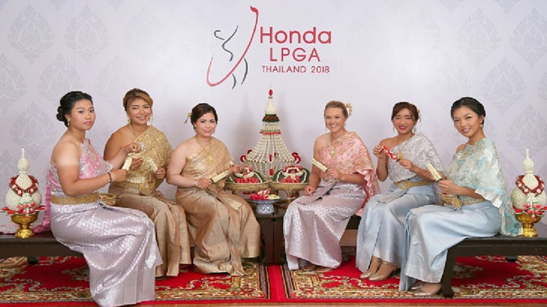 งามอย่างไทย!! 6 โปรสาวแต่งชุดไทยร้อยมาลัย ถ่ายทอดสู่สายตาชาวโลก งามอย่างไทย!! 6 โปรสาวแต่งชุดไทยร้อยมาลัย ถ่ายทอดสู่สายตาชาวโลก