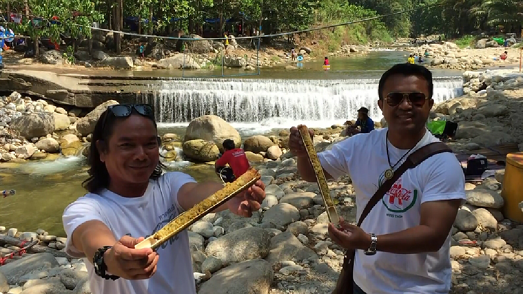 อร่อยต้องแชร์ : ไก่กระบอก อาหารประยุกต์จากยุคคอมมิวนิสต์ อร่อยต้องแชร์ : ไก่กระบอก อาหารประยุกต์จากยุคคอมมิวนิสต์
